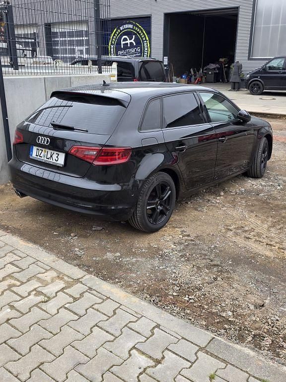 Schwarz Gebraucht 2015 Audi A3 Sportback Ambiente Limousine | 15.900 € (Guter Preis) - Bild 1/3
