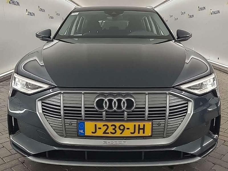 Grau Gebraucht 2020 Audi e-tron Business SUV | 21.900 € (Fairer Preis) - Bild 1/4