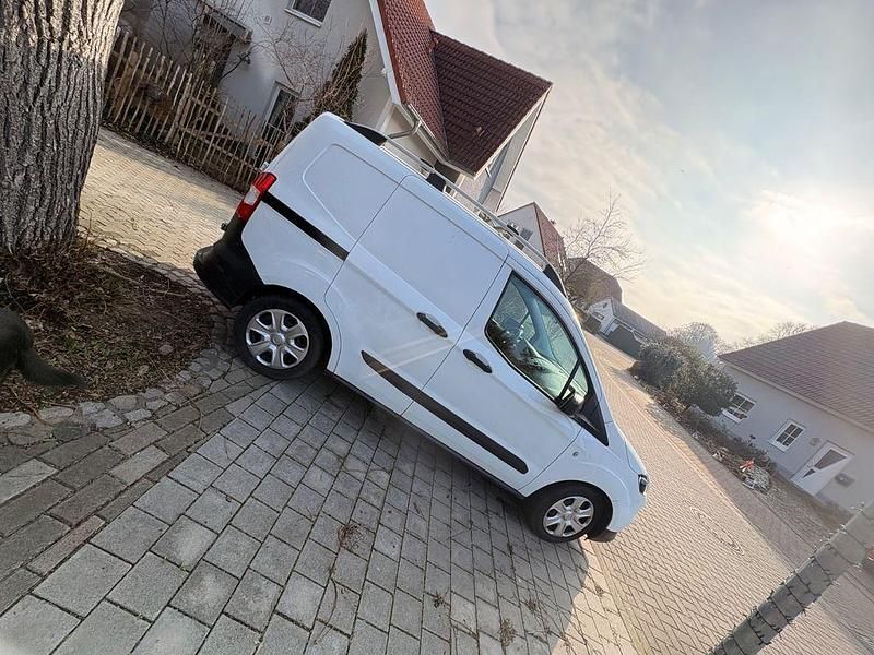 Gebraucht Ford Courier 101 PS (74 kW) 2022 Weiß Van / Kleinbus