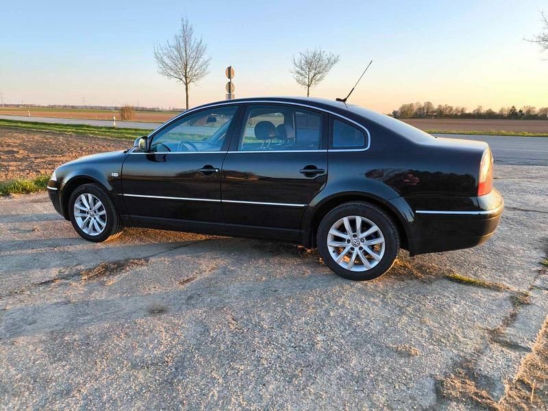 Schwarz Gebraucht 2002 VW Passat Limousine | 6.700 € - Bild 1/4
