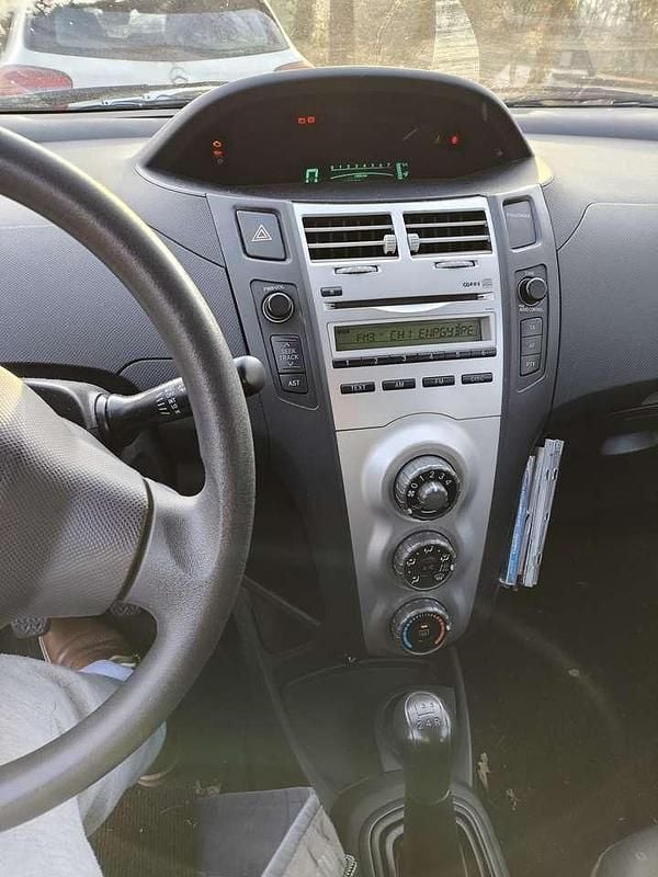 Gebraucht Toyota Yaris 69 PS (50 kW) 2007 Blau Limousine