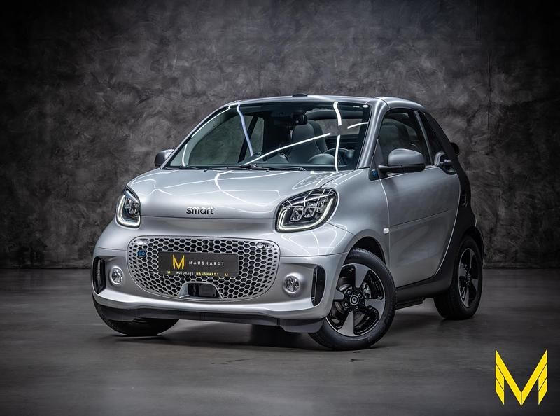 Cool silver (metallic) Gebraucht 2024 Smart ForTwo Electric Drive Passion Exclusive Cabrio | 20.222 € (Teuer) - Bild 1/4