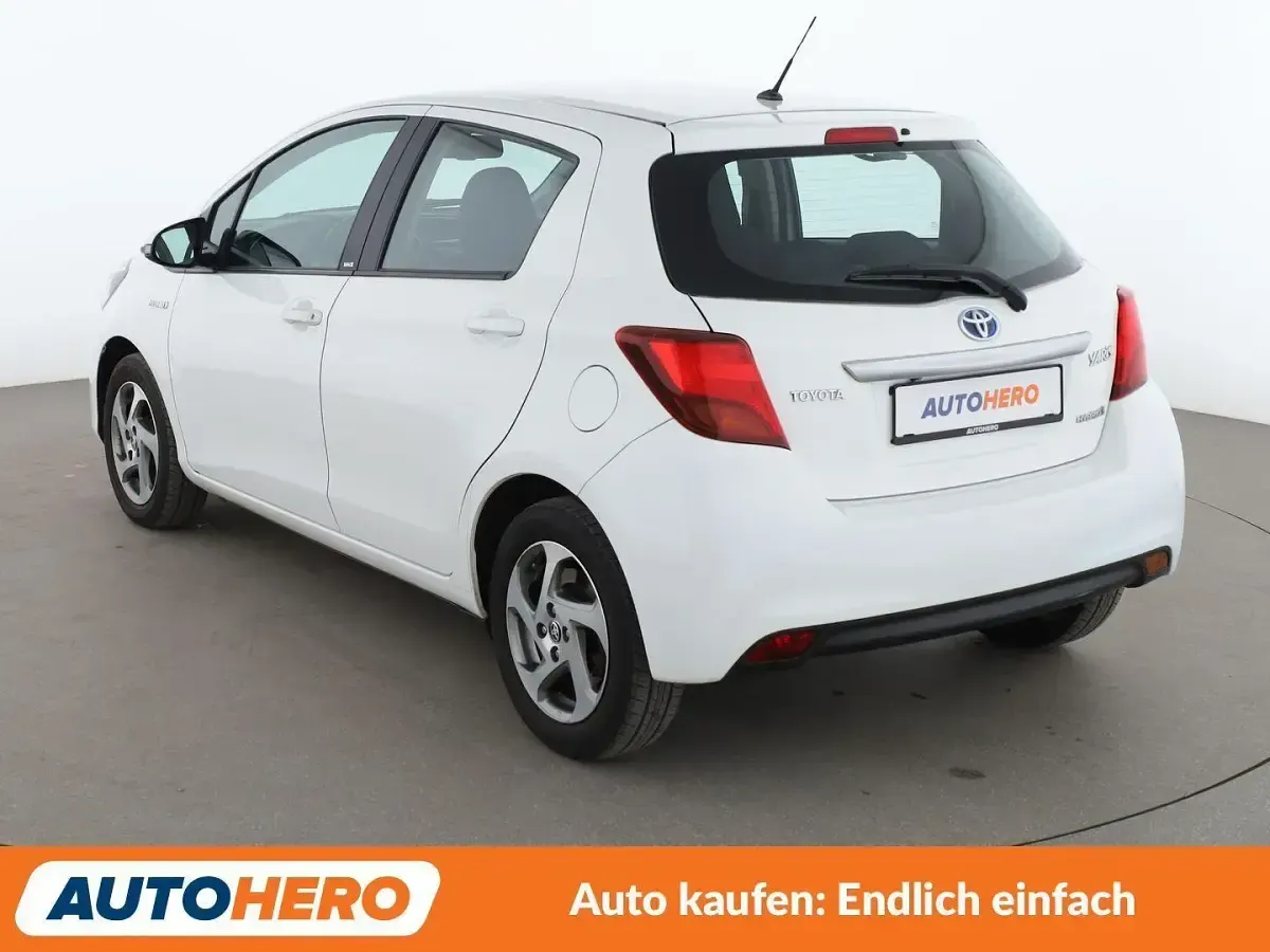 Gebraucht Toyota Yaris Hybrid Edition-S 101 PS (74 kW) 2017 Weiß Limousine