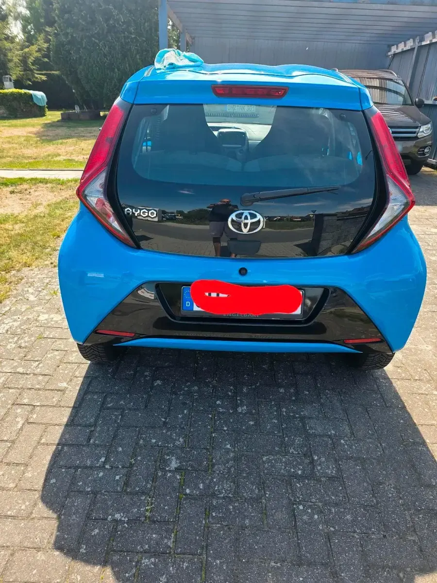 Używany Toyota Aygo 72 KM (52 kW) 2018 Niebieski Hatchback