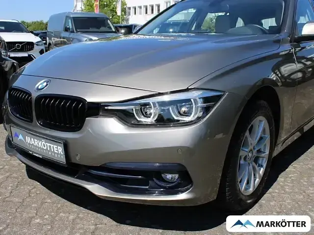 Gebraucht BMW 318 Sport Line 136 PS (100 kW) 2019 Silber Kombi