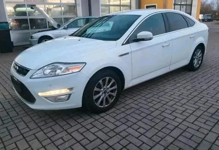 Gebraucht Ford Mondeo 203 PS (149 kW) 2012 Weiß Limousine