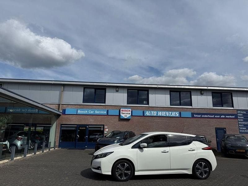 Weiß Gebraucht 2020 Nissan Leaf N-Connecta Kleinwagen | 11.950 € (Superpreis) - Bild 1/3