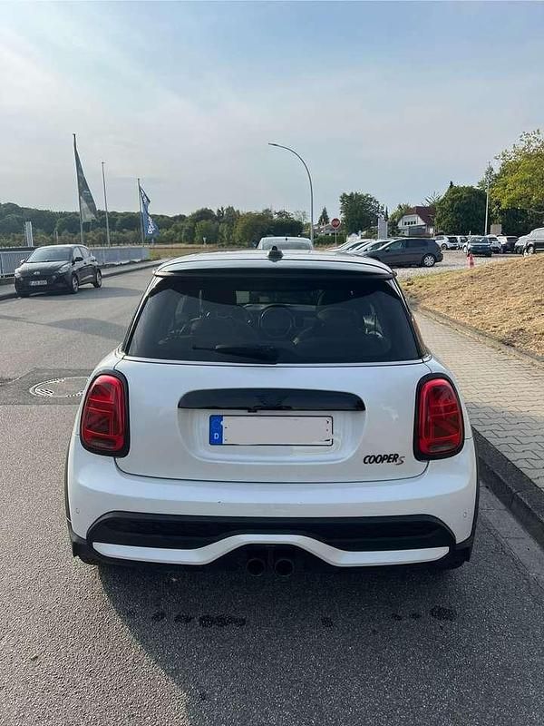 Weiß Gebraucht 2024 Mini Cooper S Resolute Edition Kleinwagen | 31.800 € (Guter Preis) - Bild 1/4
