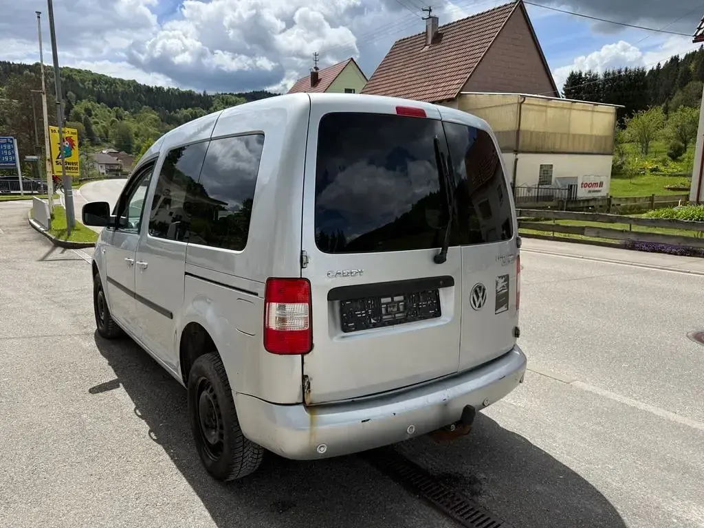 Używany VW Caddy Life 105 KM (77 kW) 2009 Srebrny Minivan