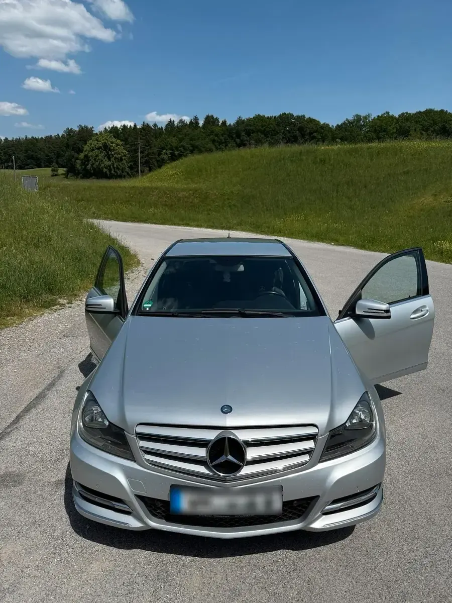 Gebraucht Mercedes C220 170 PS (125 kW) 2011 Silber Limousine