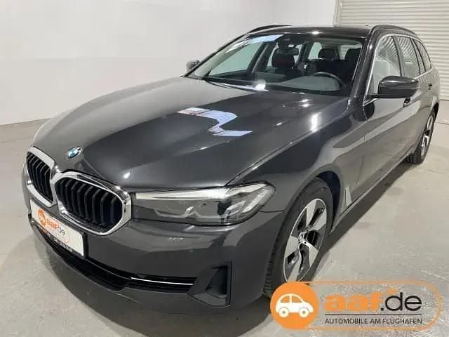 Grau Gebraucht 2022 BMW 520 Kombi | 34.950 € (Fairer Preis) - Bild 1/4