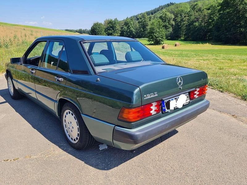 Gebraucht Mercedes 190 122 PS (89 kW) 1989 Grün Limousine