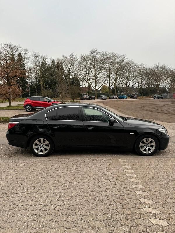 Schwarz Gebraucht 2005 BMW 525 Limousine | 7.100 € (Etwas zu teuer) - Bild 1/4