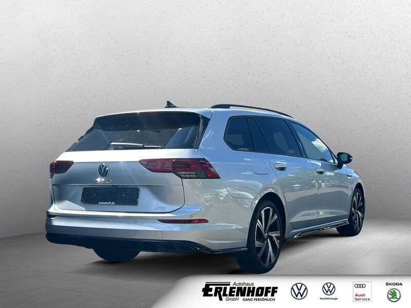 Gebraucht VW Golf VIII R-line 131 PS (96 kW) 2024 Silber Kombi