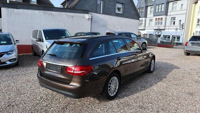 Gebraucht Mercedes C200 136 PS (100 kW) 2015 Braun Limousine