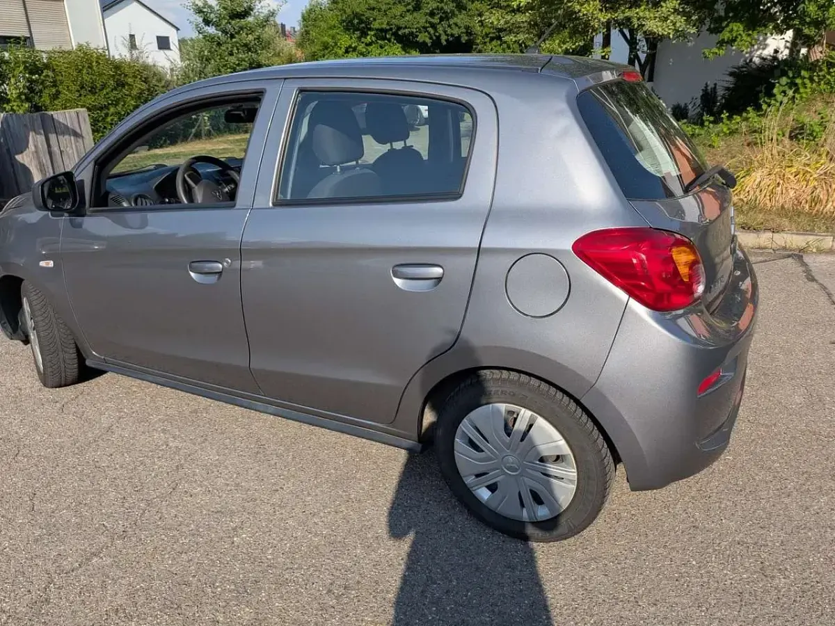 Gebraucht Mitsubishi Space Star Edition 71 PS (52 kW) 2018 Grau Kleinwagen