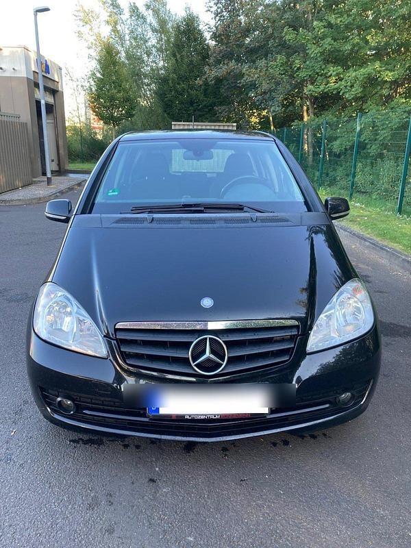 Schwarz Gebraucht 2011 Mercedes A150 Kombi | 4.450 € - Bild 1/4
