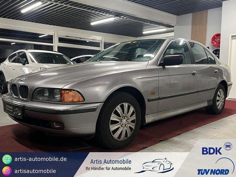 Silber Gebraucht 1999 BMW 520 Sport Line Limousine | 1.290 € - Bild 1/4