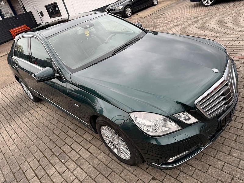 Second-hand Mercedes E250 204 CP (150 kW) 2009 Andere farben Berlinǎ