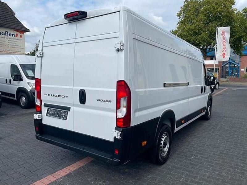 Gebraucht Peugeot Boxer 140 PS (102 kW) 2024 Weiß icy Van