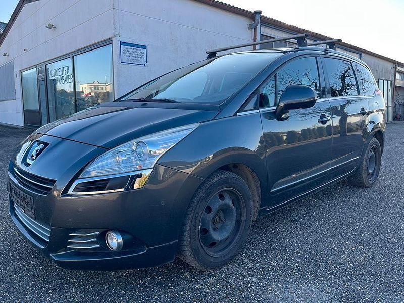 Grau Gebraucht 2010 Peugeot 5008 Platinum Van / Kleinbus | 2.850 € (Superpreis) - Bild 1/4