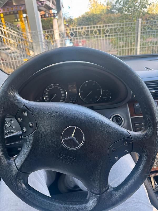 Grau Gebraucht 2004 Mercedes C220 Limousine | 1.999 € (Guter Preis) - Bild 1/4