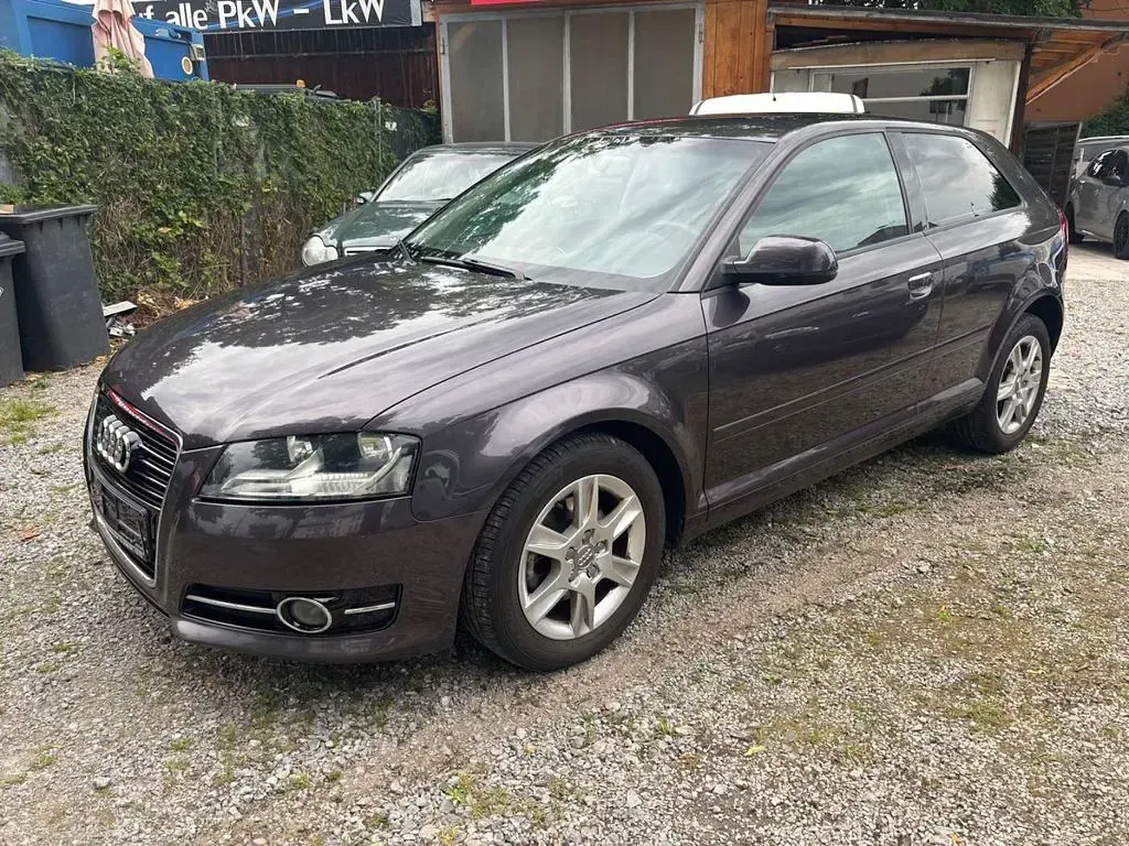 Gebraucht Audi A3 Attraction 125 PS (91 kW) 2010 Grau Kleinwagen