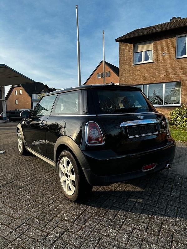 Gebraucht Mini ONE 98 PS (72 kW) 2010 Schwarz Kleinwagen