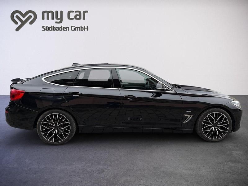 Gebraucht BMW 330 Luxury Line 258 PS (189 kW) 2017 Black sapphire (schwarz) Limousine