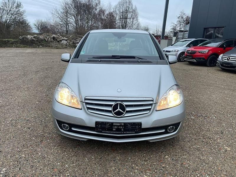 Silber Gebraucht 2012 Mercedes A180 Limousine | 2.999 € (Guter Preis) - Bild 1/4