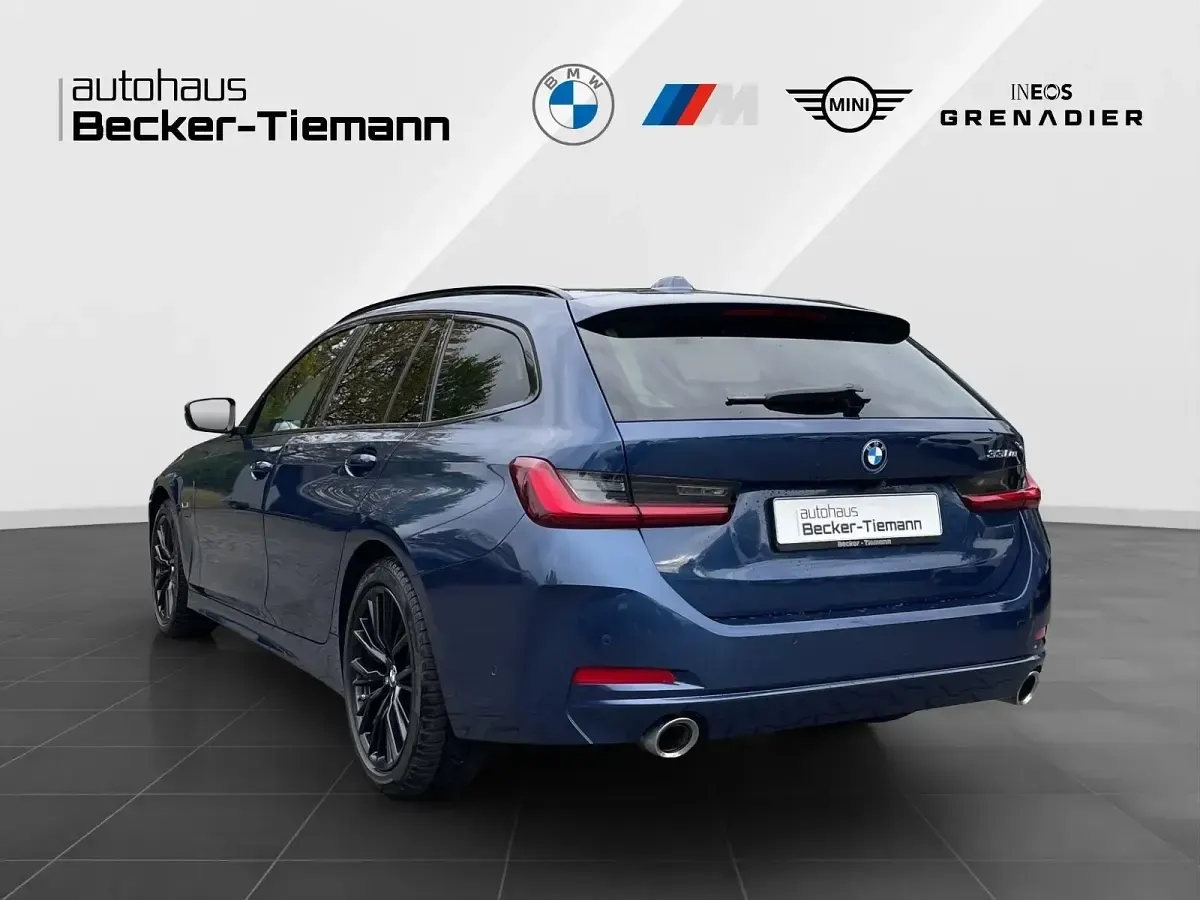 Gebraucht BMW 330e 292 PS (214 kW) 2022 Blau Kombi