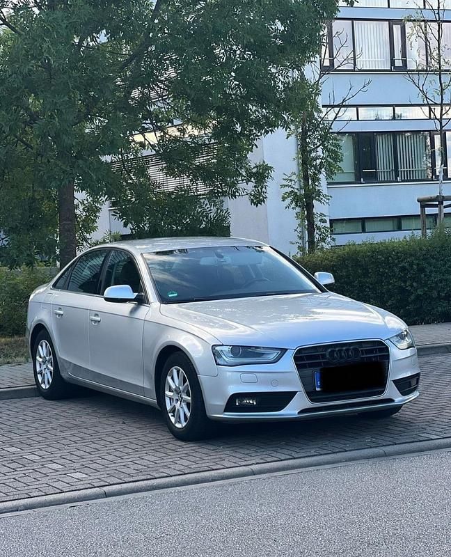 Silber Gebraucht 2012 Audi A4 Limousine | 6.999 € (Superpreis) - Bild 1/4