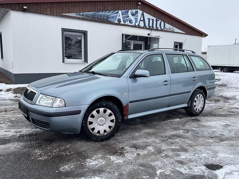 Grau Gebraucht 2004 Skoda Octavia Tour Kombi | 999 € (Guter Preis) - Bild 1/4