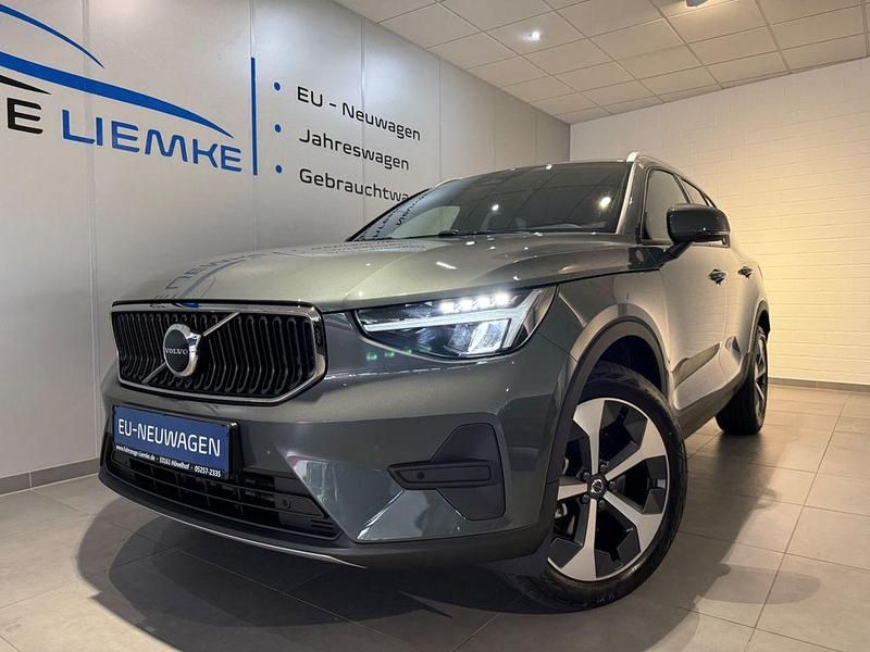 Grün Neu 2025 Volvo XC40 Core SUV | 38.250 € (Superpreis) - Bild 1/4