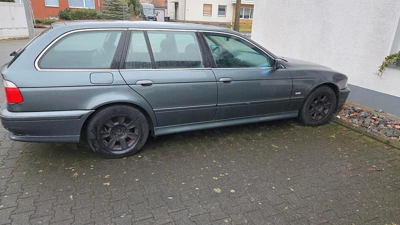 Gebraucht BMW 525 163 PS (119 kW) 2002 Grau Kombi