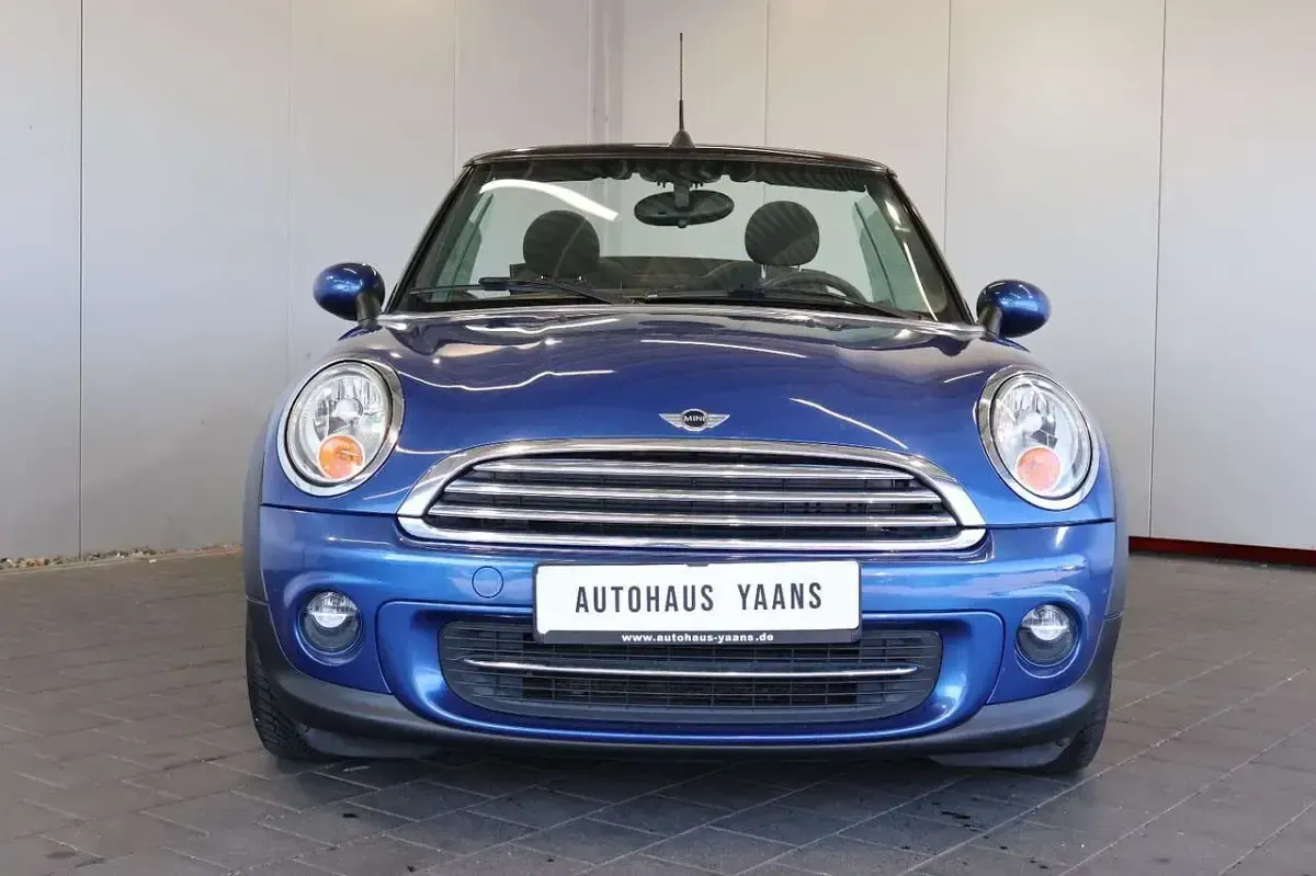 Gebraucht Mini Cooper Cabriolet 122 PS (89 kW) 2012 Lightning blue metallic Cabrio