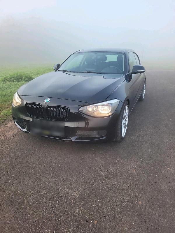 Gebraucht BMW 116 116 PS (85 kW) 2012 Schwarz Kleinwagen