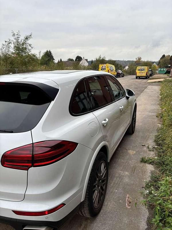 Weiß Gebraucht 2017 Porsche Cayenne Platinum Edition SUV | 34.000 € (Fairer Preis) - Bild 1/4