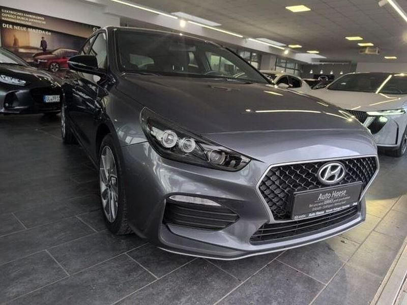 Grau Gebraucht 2020 Hyundai i30 N Line Limousine | 16.490 € (Fairer Preis) - Bild 1/4