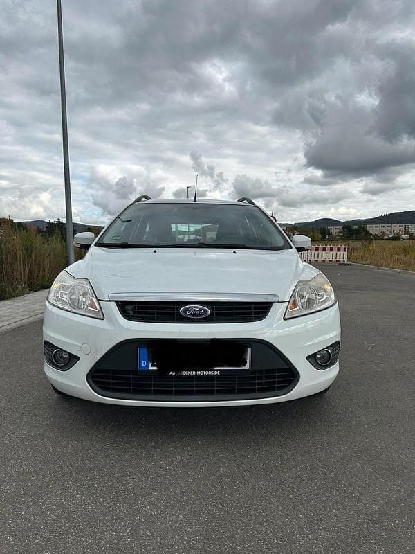 Weiß Gebraucht 2010 Ford Focus Kombi | 3.000 € (Fairer Preis) - Bild 1/4