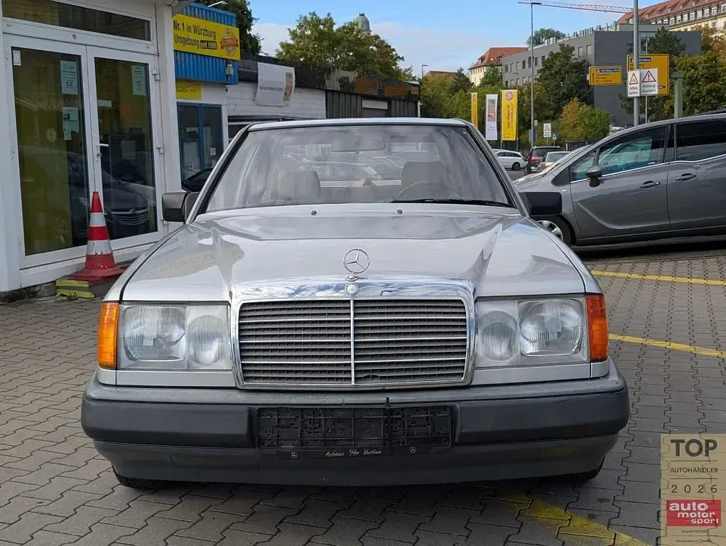 Gebraucht Mercedes 230 132 PS (97 kW) 1987 Grau Limousine