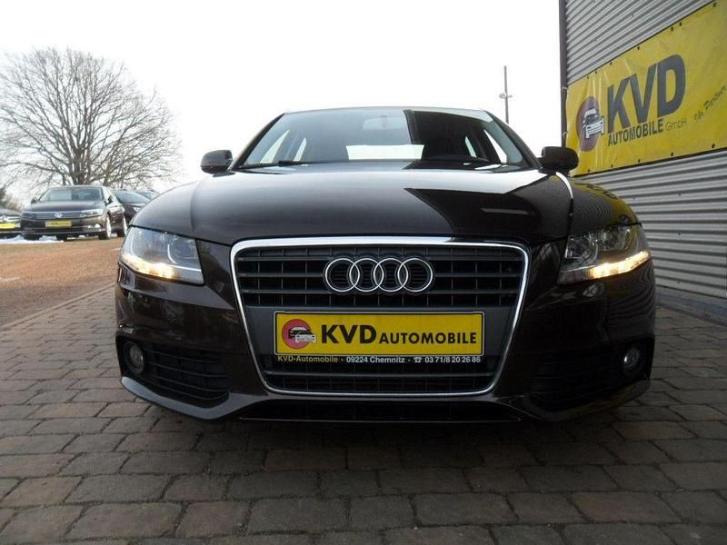 Gebraucht Audi A4 Attraction 160 PS (117 kW) 2011 Braun Limousine