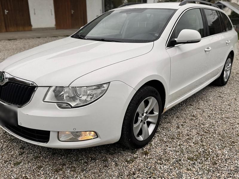 Gebraucht Skoda Superb 140 PS (102 kW) 2012 Weiß Kombi