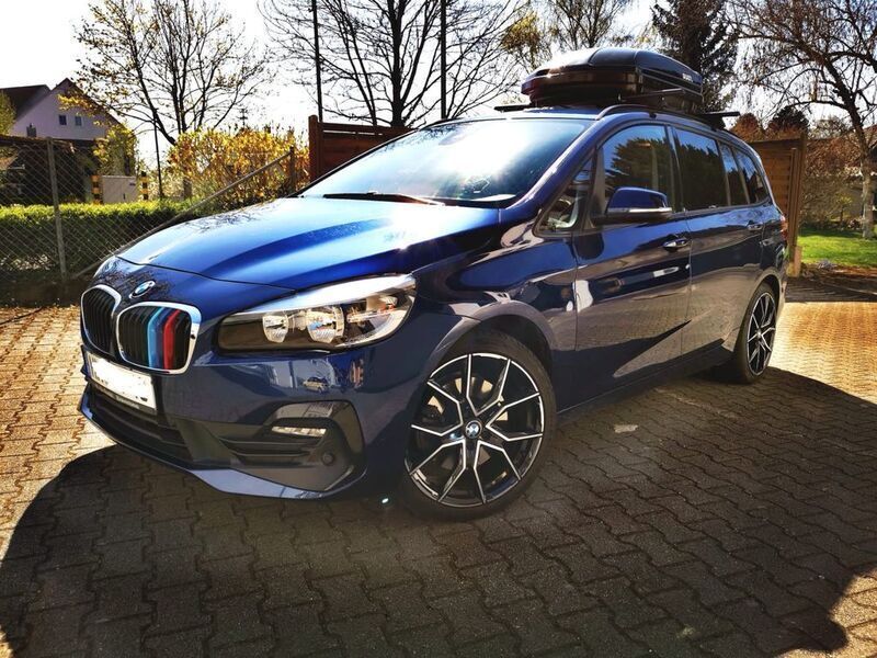 Blau Gebraucht 2019 BMW 218 Gran Tourer Advantage Van / Kleinbus | 17.900 € (Fairer Preis) - Bild 1/4