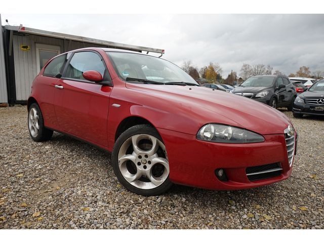 Rot Gebraucht 2008 Alfa Romeo 147 Kleinwagen | 5.790 € - Bild 1/3