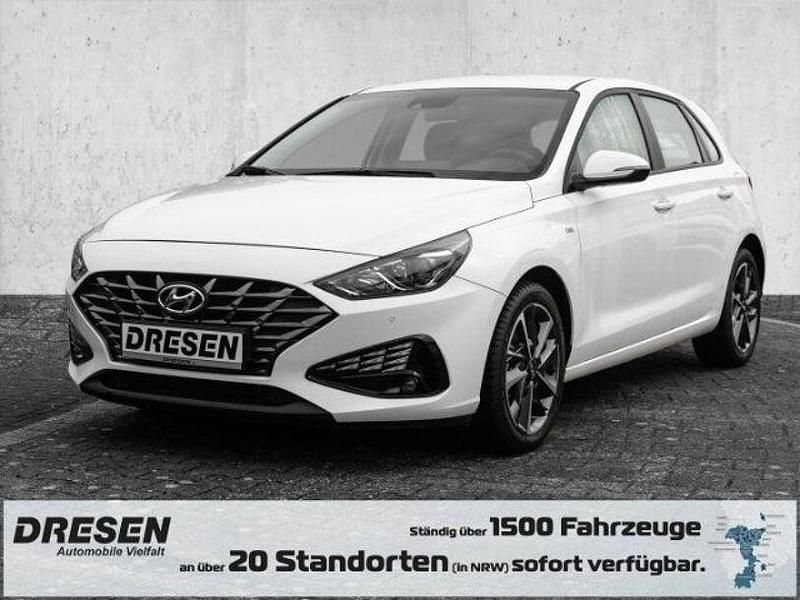 Weiss Gebraucht 2023 Hyundai i30 Trend Limousine | 19.450 € (Fairer Preis) - Bild 1/4
