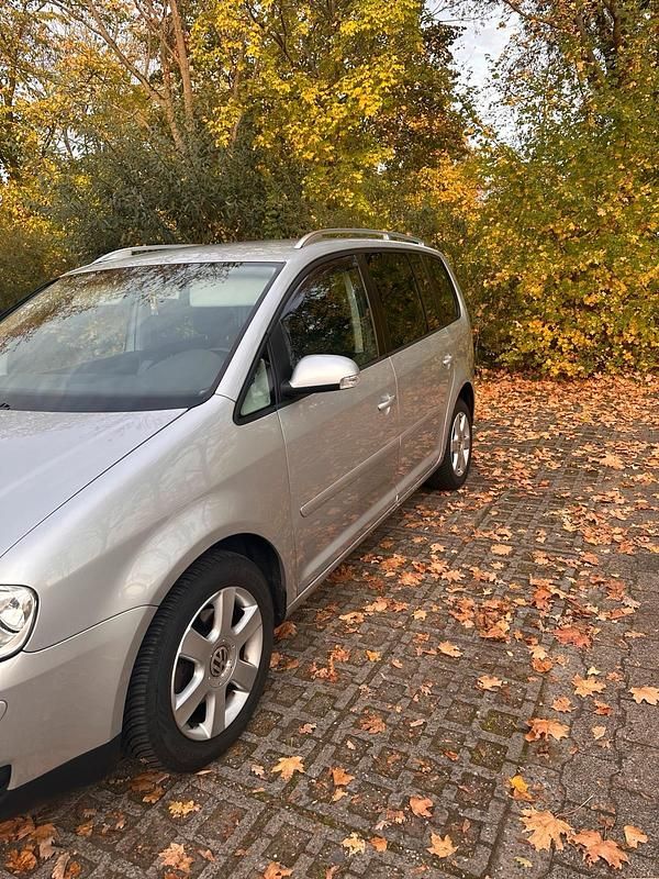 Silber Gebraucht 2004 VW Touran Van / Kleinbus | 4.000 € (Teuer) - Bild 1/4