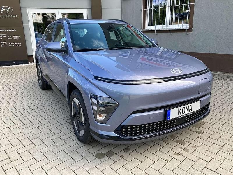 Meta blue Neu 2025 Hyundai Kona Advantage SUV | 29.980 € (Superpreis) - Bild 1/4
