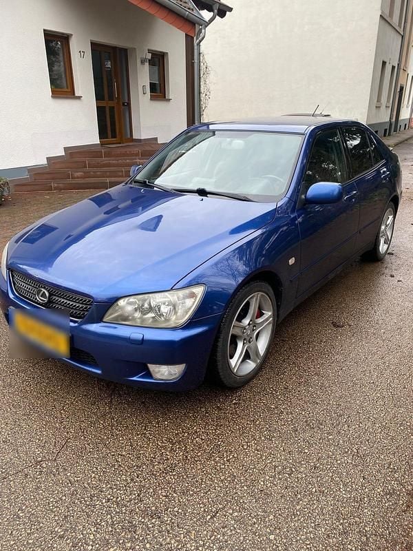 Second-hand Lexus IS200 155 CP (114 kW) 2002 Albastru Berlinǎ