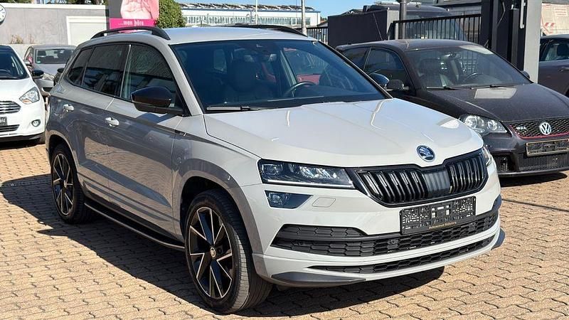 Grau Gebraucht 2021 Skoda Karoq SportLine SUV | 24.490 € (Fairer Preis) - Bild 1/4